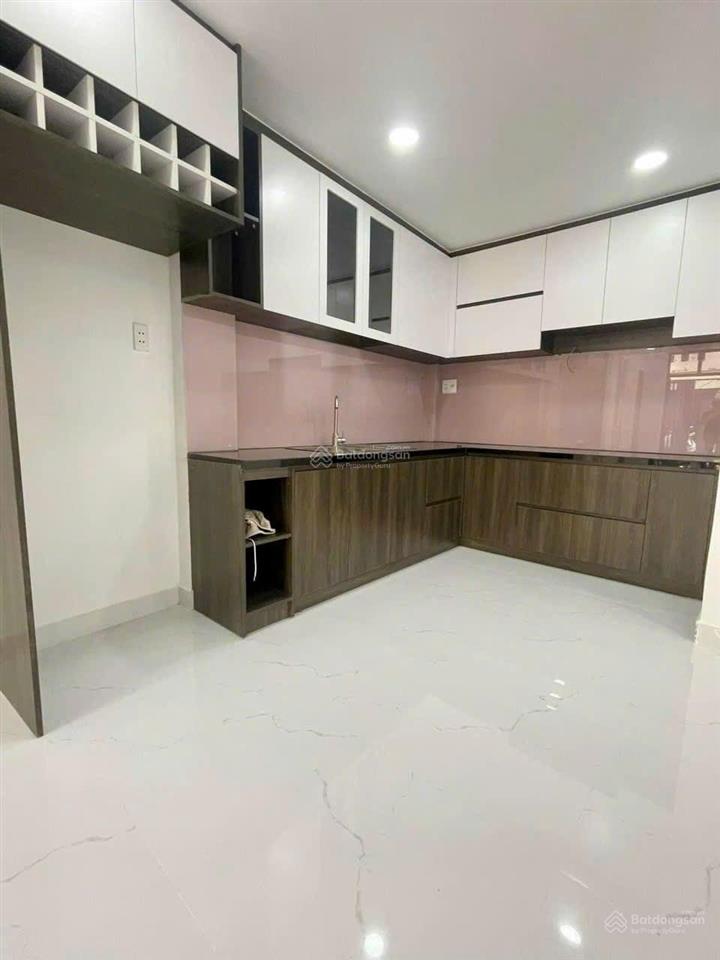 Bán nhà ngay trung tâm phú nhuận gần trường học, công viên, siêu thị. dòng tiền sẵn đang cho thuê