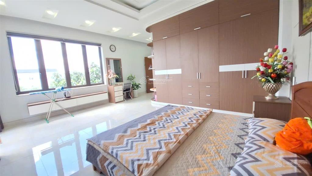 Biệt thự mặt tiền gần công viên cá koi nhật bản vị trí thuận tiện kinh doanh