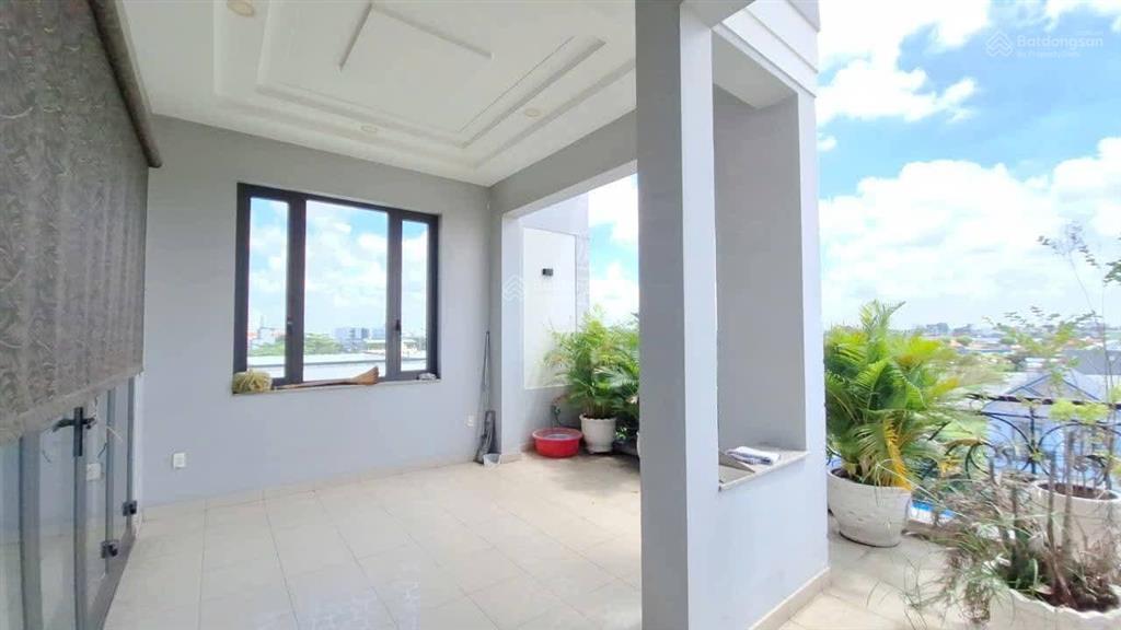 Biệt thự mặt tiền gần công viên cá koi nhật bản vị trí thuận tiện kinh doanh