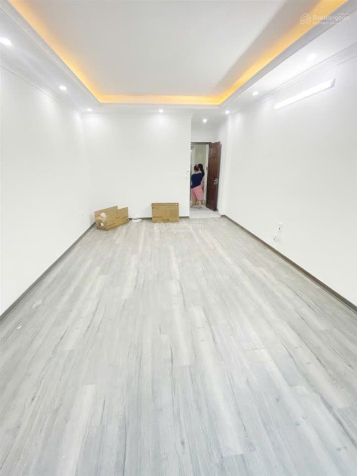 Cho thuê nhà dv vạn phúc  giáp him lam. dt 50m2, 7 tầng thông sàn, thang máy, full nội thất ở +vp