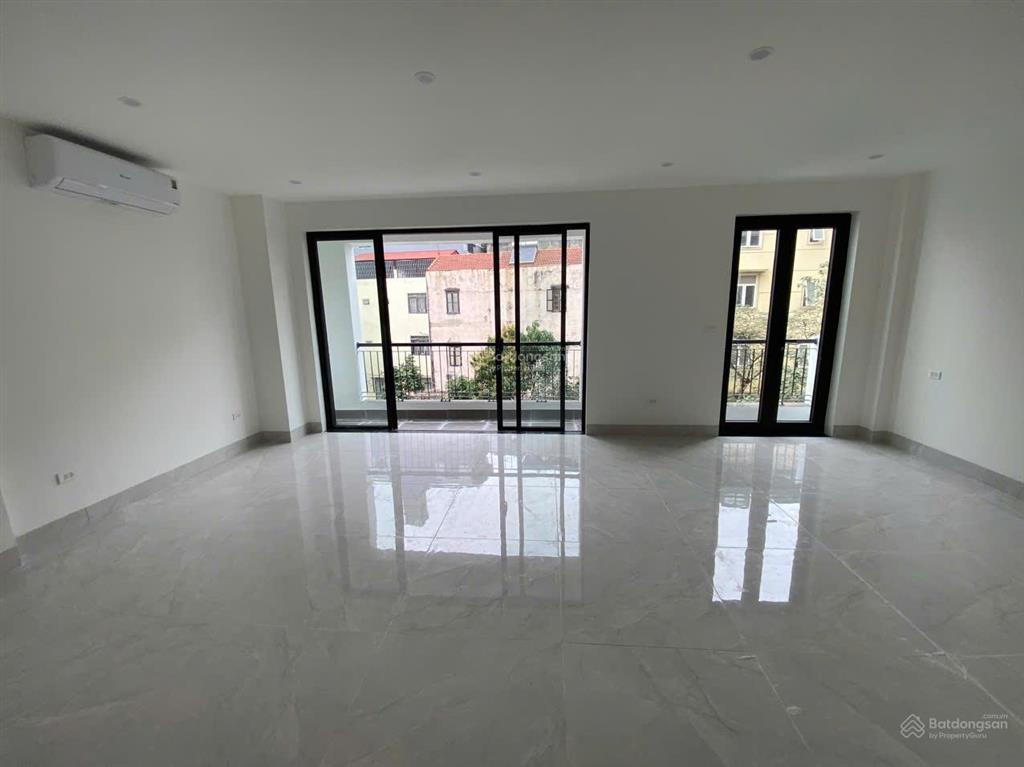 Cho thuê nhà nguyễn văn lộc  mỗ lao. dt 150m2, 5 tầng, thang máy. pccc đạt chuẩn. vị trí đẹp