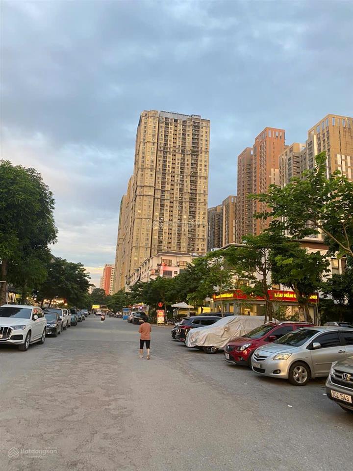 Cho thuê nhà nguyễn văn lộc  mỗ lao. dt 150m2, 5 tầng, thang máy. pccc đạt chuẩn. vị trí đẹp