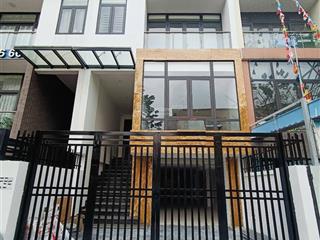 Cho thuê nhà nguyễn văn lộc  mỗ lao. dt 150m2, 5 tầng, thang máy. pccc đạt chuẩn. vị trí đẹp