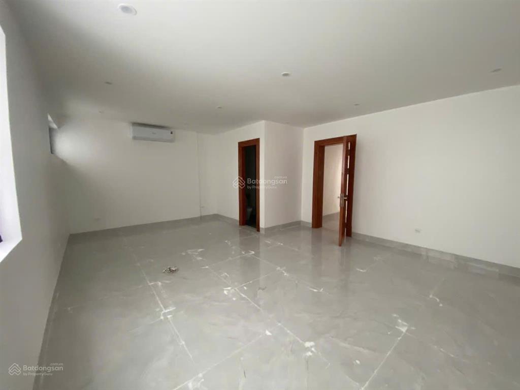 Cho thuê nhà nguyễn văn lộc  mỗ lao. dt 150m2, 5 tầng, thang máy. pccc đạt chuẩn. vị trí đẹp