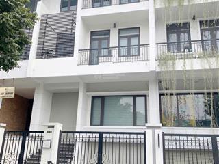 Cho thuê nhà riêng mạc thái tông  trung kính. dt 95m2, 4 tầng 1 hầm, thang máy. thông sàn. giá rẻ