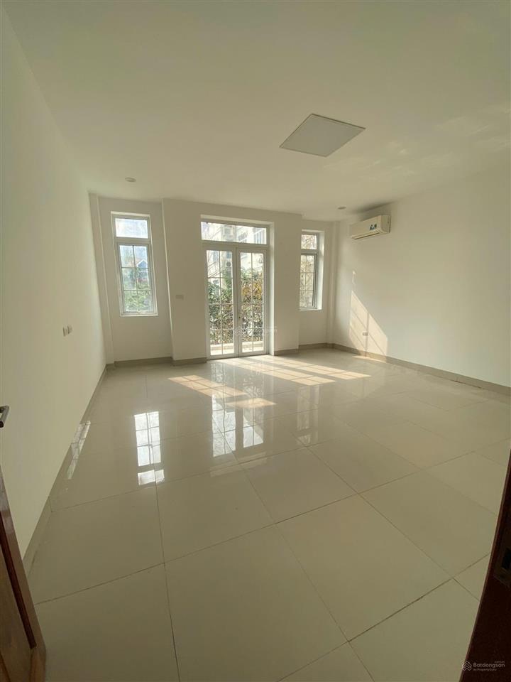 Cho thuê bt mễ trì hạđối diện keangnam. dt 220m2, 4 tầng, mt 10m. có nội thất. phù hợp các mô hình