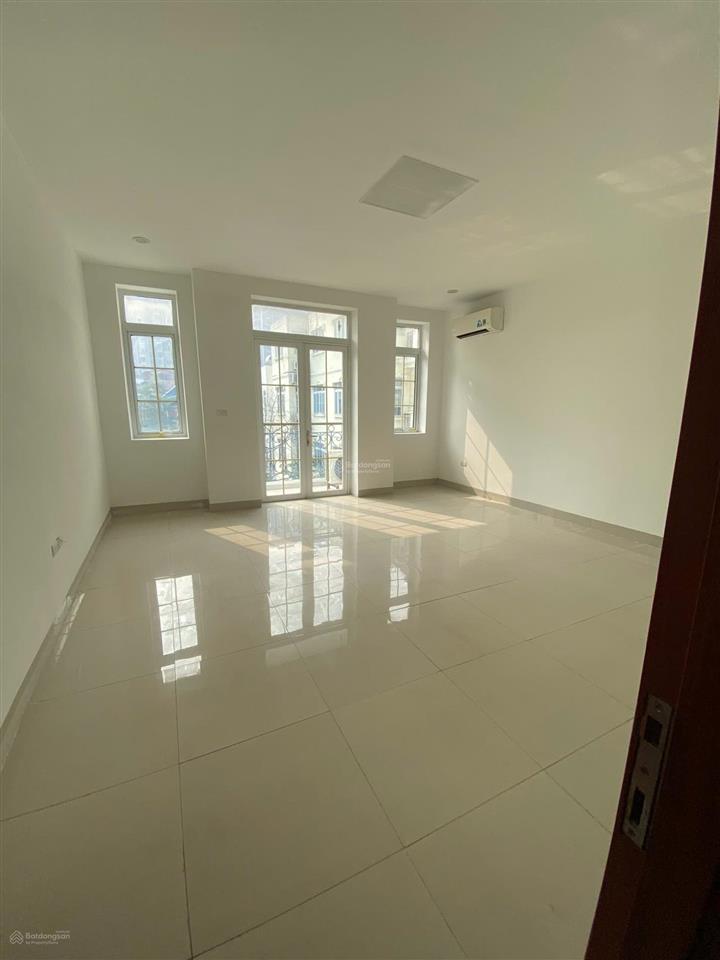 Cho thuê bt mễ trì hạđối diện keangnam. dt 220m2, 4 tầng, mt 10m. có nội thất. phù hợp các mô hình