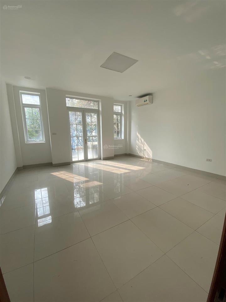 Cho thuê bt mễ trì hạđối diện keangnam. dt 220m2, 4 tầng, mt 10m. có nội thất. phù hợp các mô hình