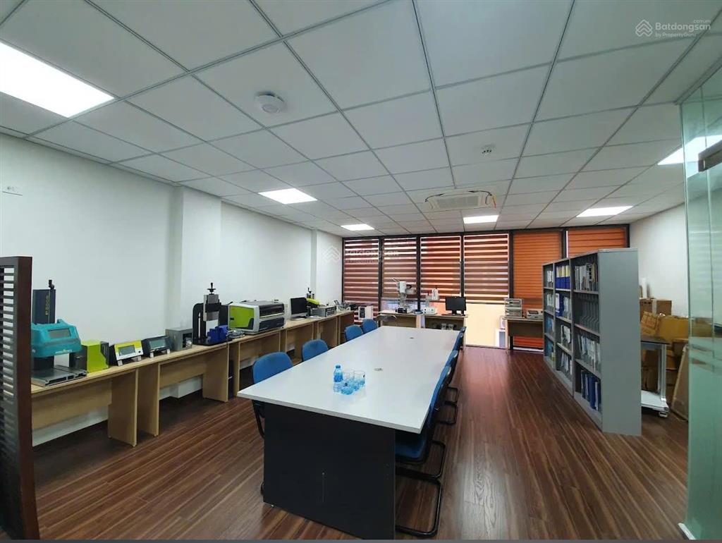 Cho thuê nhà hồ tùng mậu  dương khuê. dt 70m2, 6 tầng 1 hầm, thang máy, điều hòa, có pccc