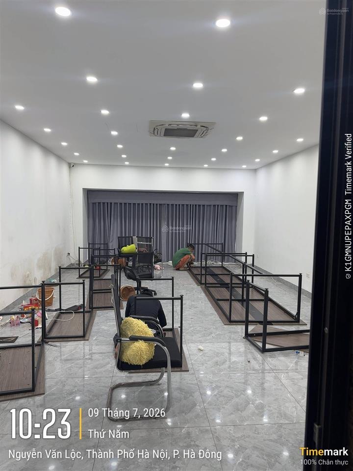 Cho thuê tầng 1,2 hoặc cả nhà tsq galaxy tố hữu. dt 100m2, 6 tầng thang máy. kinh doanh + vp đẹp
