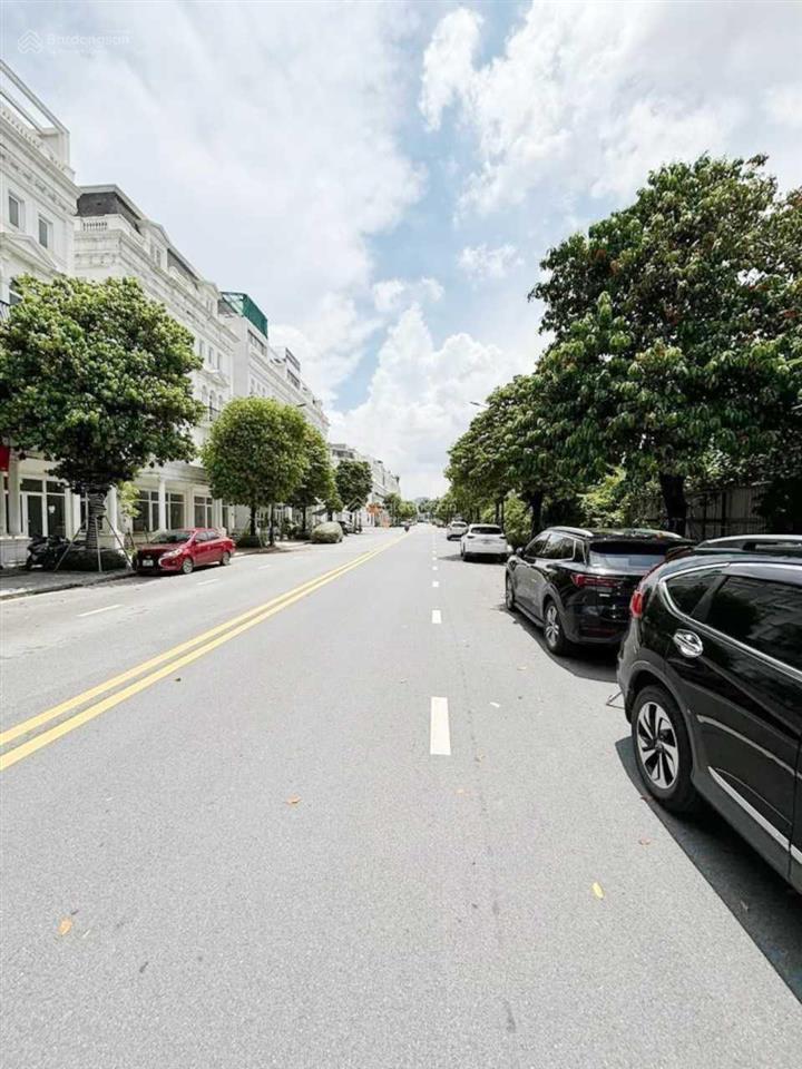 Tôi cho thuê nhà louis city đại mỗ. dt 90m², 5 tầng thang máy, full điều hòa. ô tô đỗ. giá cạnh tranh