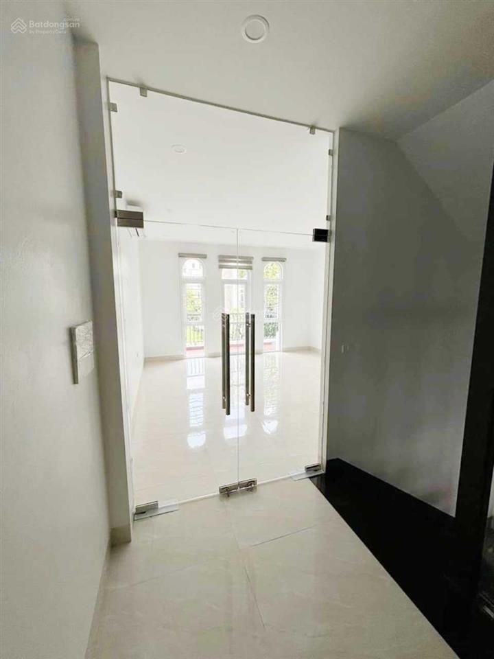 Tôi cho thuê nhà louis city đại mỗ. dt 90m², 5 tầng thang máy, full điều hòa. ô tô đỗ. giá cạnh tranh