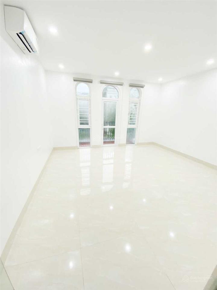 Tôi cho thuê nhà louis city đại mỗ. dt 90m², 5 tầng thang máy, full điều hòa. ô tô đỗ. giá cạnh tranh