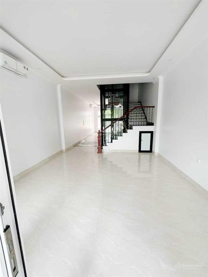 Tôi cho thuê nhà louis city đại mỗ. dt 90m², 5 tầng thang máy, full điều hòa. ô tô đỗ. giá cạnh tranh