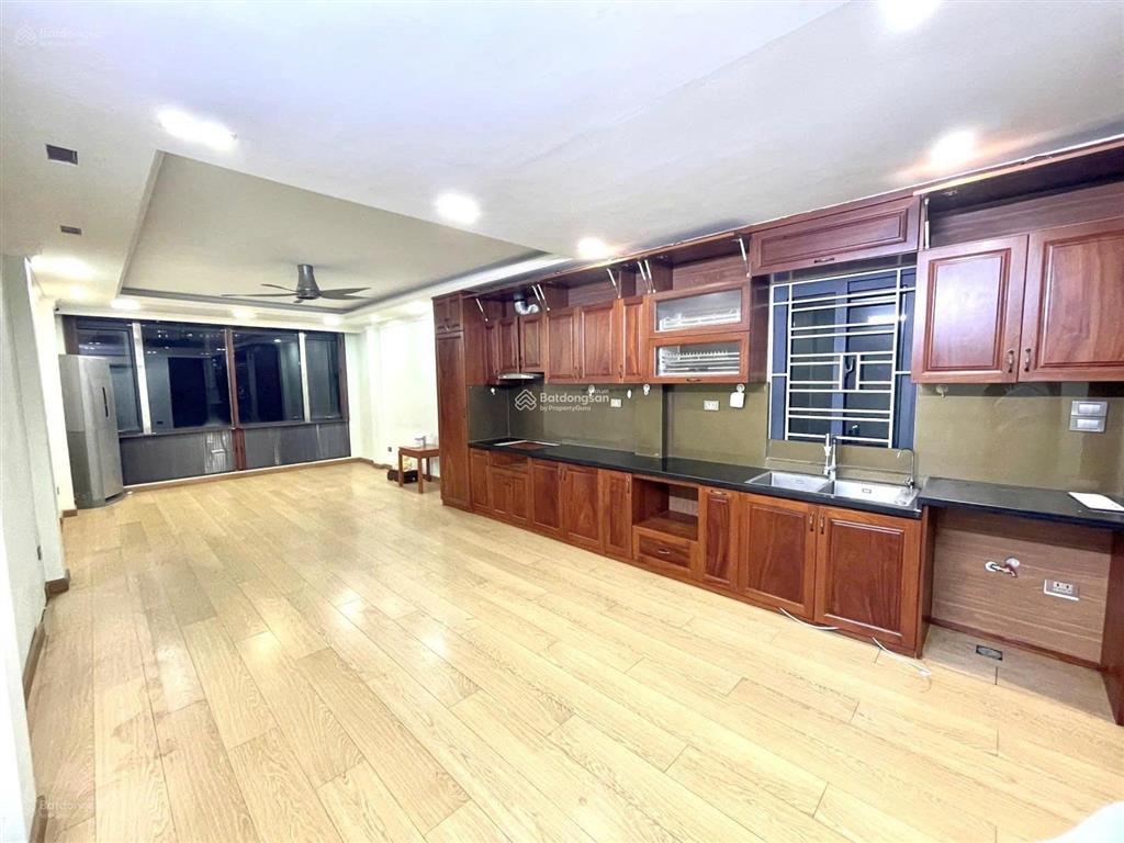 Cho thuê nhà nguyễn khuyến  kđt văn quán. dt 70m2, 6 tầng thang máy, thông sàn. ô tô đỗ cửa