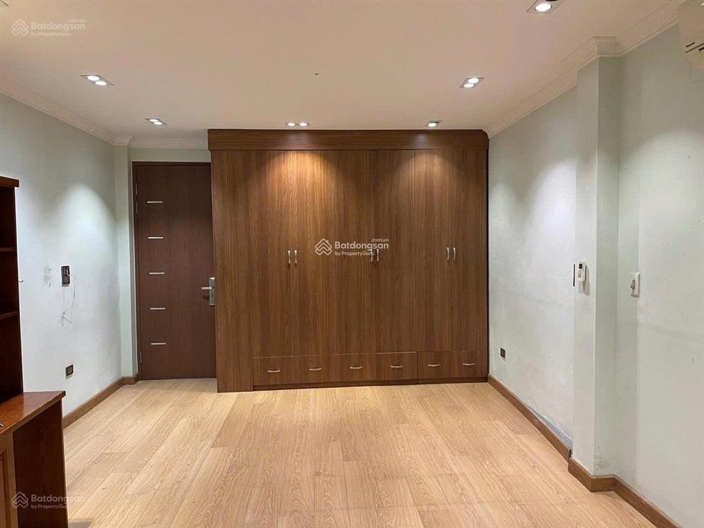 Cho thuê nhà nguyễn khuyến  kđt văn quán. dt 70m2, 6 tầng thang máy, thông sàn. ô tô đỗ cửa