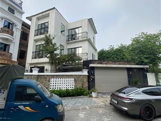 Cho thuê biệt thự tp giao lưuphạm văn đồng. dt 225m2, 4 tầng lô góc, mt 20m. phù hợp các mô hình