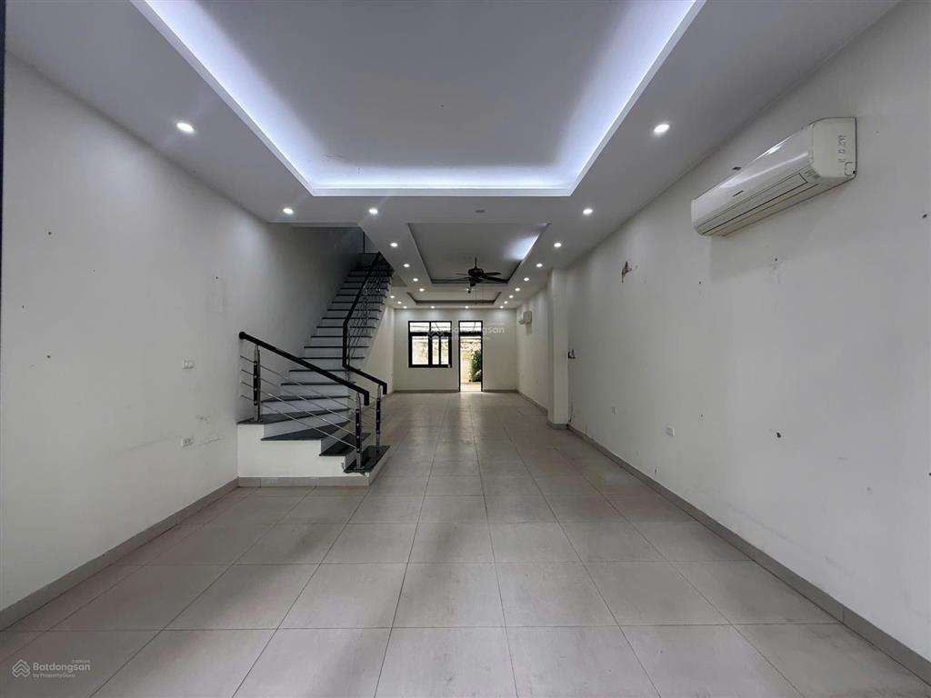 Cho thuê nhà xuân la  giáp võ chí công. dt 100m², 5 tầng, mt 6m. phù hợp các mô hình. giá tốt
