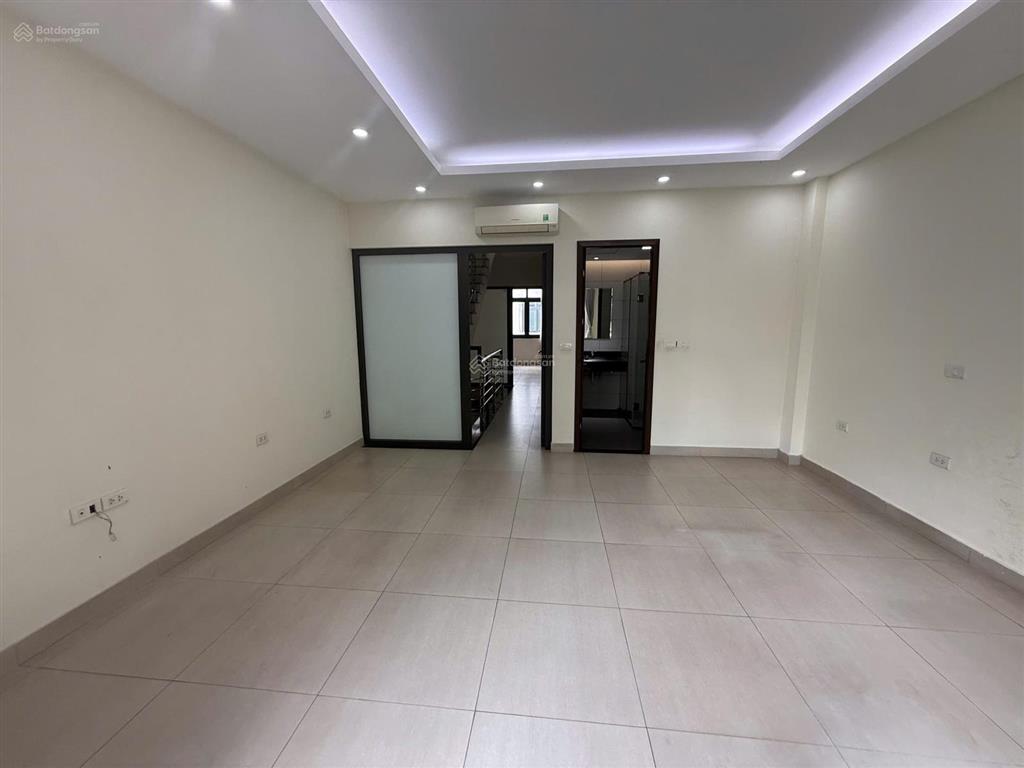 Cho thuê nhà xuân la  giáp võ chí công. dt 100m², 5 tầng, mt 6m. phù hợp các mô hình. giá tốt