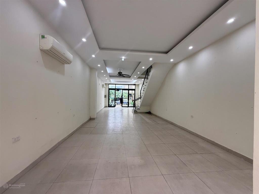 Cho thuê nhà xuân la  giáp võ chí công. dt 100m², 5 tầng, mt 6m. phù hợp các mô hình. giá tốt