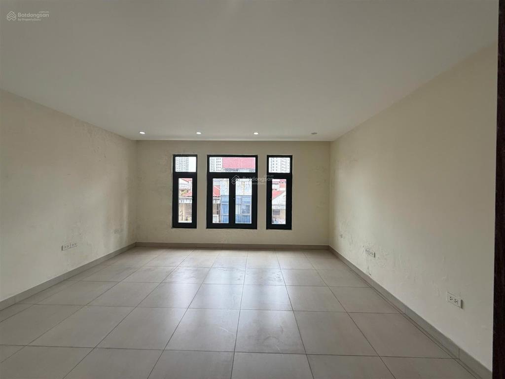 Cho thuê nhà xuân la  giáp võ chí công. dt 100m², 5 tầng, mt 6m. phù hợp các mô hình. giá tốt
