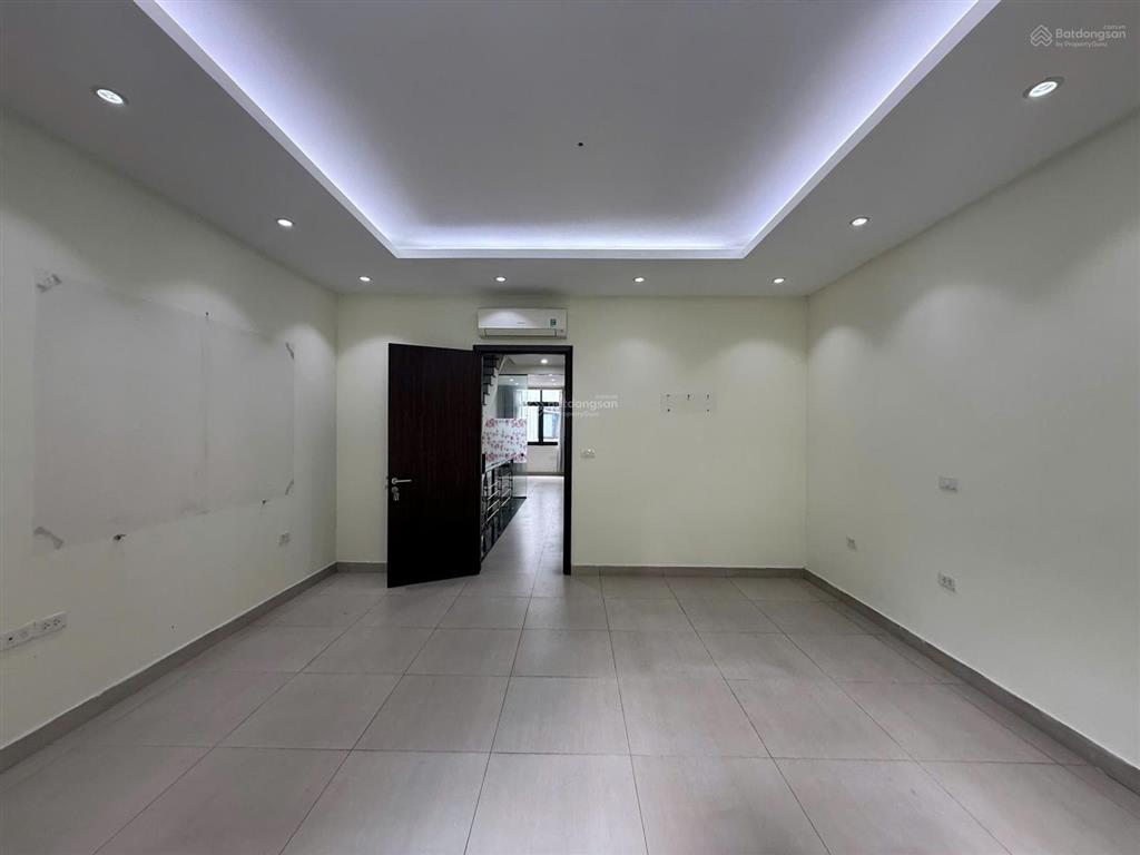 Cho thuê nhà xuân la  giáp võ chí công. dt 100m², 5 tầng, mt 6m. phù hợp các mô hình. giá tốt