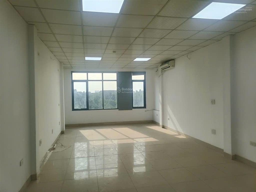 Cho thuê nhà mp trần vỹ  cầu giấy. dt 70m2, 7 tầng, thang máy, điều hòa. kinh doanh + vp đẹp
