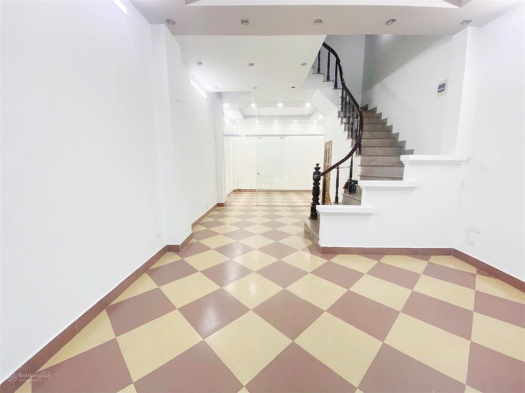 Cho thuê nhà nguyễn hoàng  gần bến mỹ đình. dt 75m2, 5 tầng, mt 5m. phù hợp các mô hình