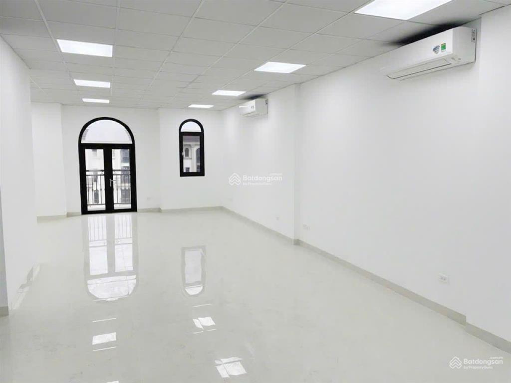Cho thuê nhà mp him lam vạn phúc. dt 100m2, 7 tầng, mt 6.5m, thang máy. kinh doanh + vp. nhà mới