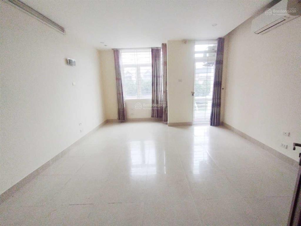 Cho thuê nhà nguyễn văn lộc  mỗ lao. dt 80m2, 4 tầng, mt 5m, đủ đh, có vỉa hè. ô tô đỗ cửa