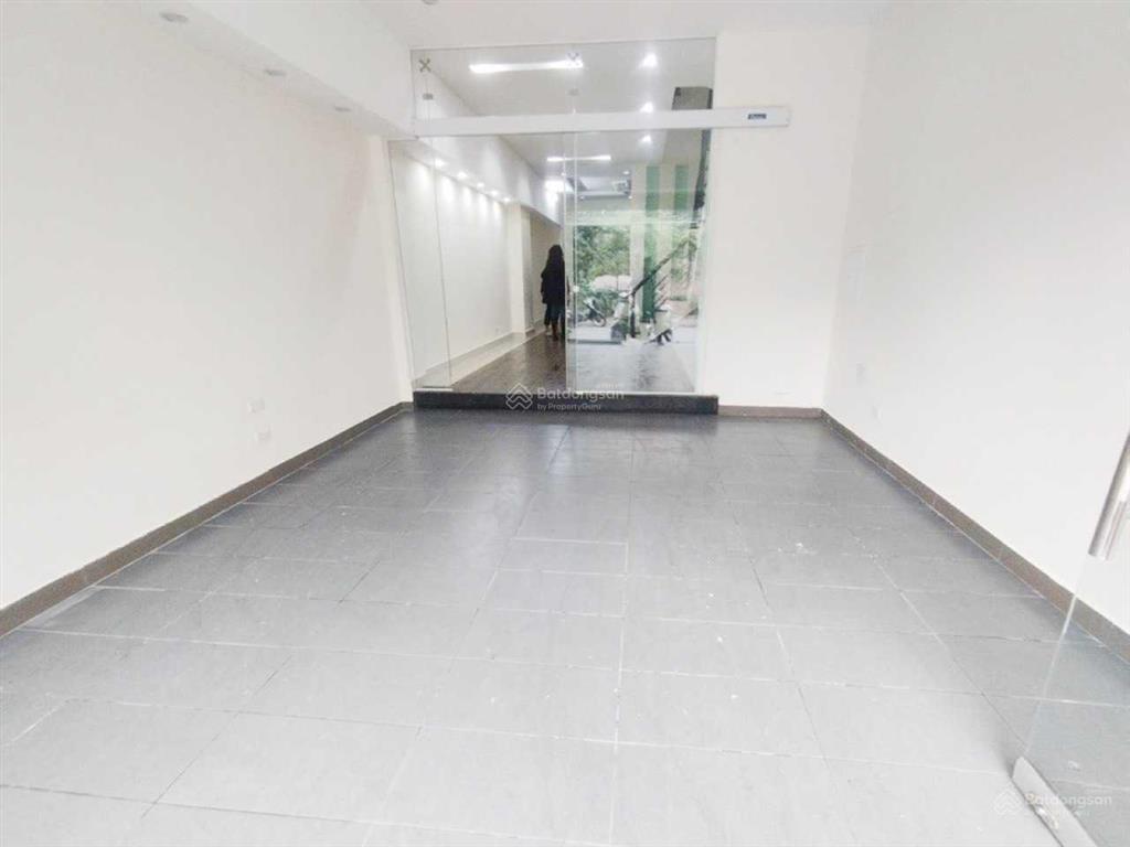 Cho thuê nhà nguyễn văn lộc  mỗ lao. dt 80m2, 4 tầng, mt 5m, đủ đh, có vỉa hè. ô tô đỗ cửa
