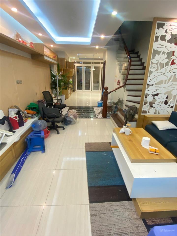 Cho thuê nhà trung văn vinaconex 3  cương kiên. dt 90m2, 5 tầng, mt 5m. đủ nội thất. ô tô đỗ cửa