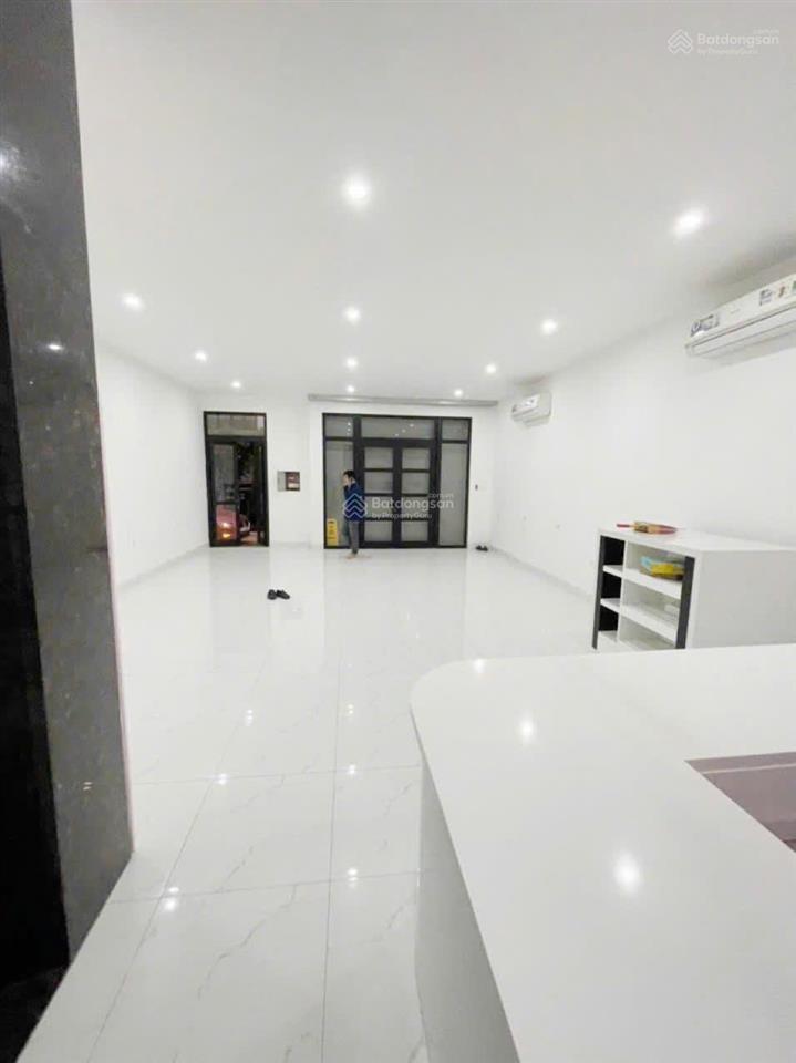 Cho thuê lk vinhomes hàm nghi  mỹ đình. dt 96m2, 5 tầng thông sàn, thang máy. kinh doanh tốt