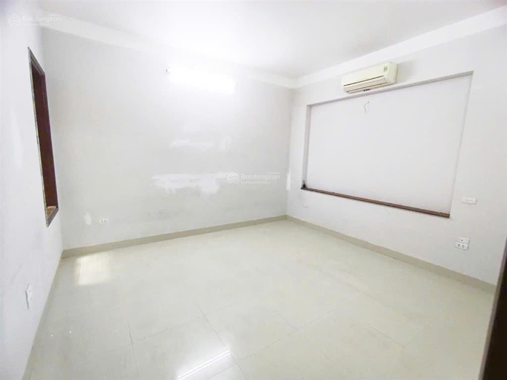 Cho thuê nhà lương thế vinh cạnh vin green bay. dt 100m², 5 tầng, mt 5m, ô tô đỗ cửa. vị trí đẹp