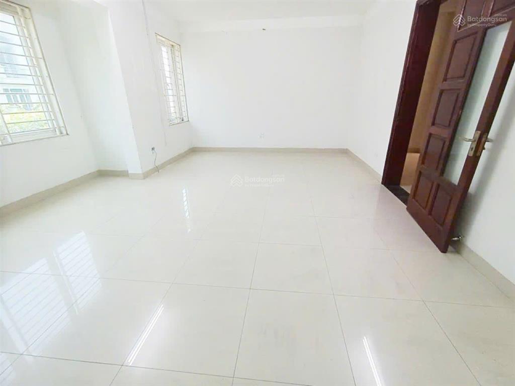Cho thuê nhà lương thế vinh cạnh vin green bay. dt 100m², 5 tầng, mt 5m, ô tô đỗ cửa. vị trí đẹp