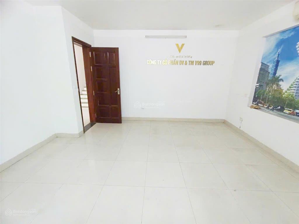Cho thuê nhà lương thế vinh cạnh vin green bay. dt 100m², 5 tầng, mt 5m, ô tô đỗ cửa. vị trí đẹp