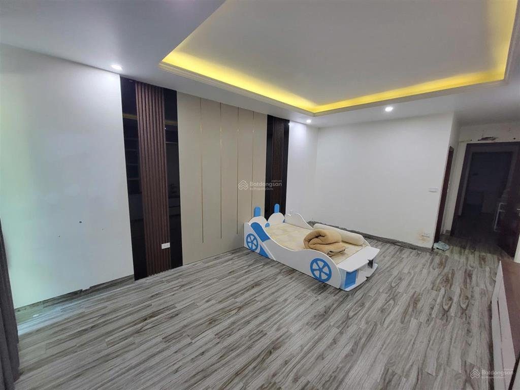 Cho thuê nhà đường 19/5, văn quán. dt 85m2, 5 tầng, mt 5m, full nội thất. ô tô đỗ cửa