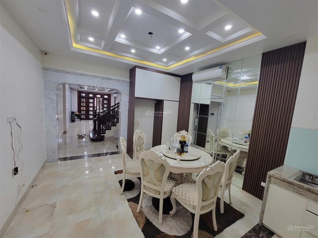 Cho thuê nhà đường 19/5, văn quán. dt 85m2, 5 tầng, mt 5m, full nội thất. ô tô đỗ cửa
