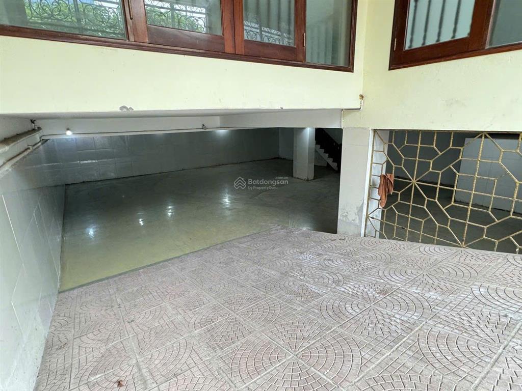 Cho thuê nhà ngã tư tố hữu  vạn phúc. dt 165m2, 4 tầng 1 hầm. ô tô đỗ cửa. phù hợp các mô hình