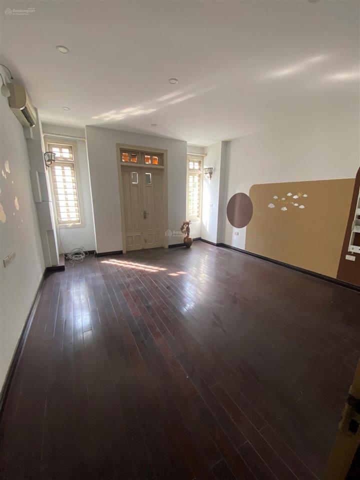 Cho thuê lk ngay nguyễn khuyến  văn quán. dt 85m2, 4t, full nội thất, vị trí thoáng, ô tô đỗ cửa