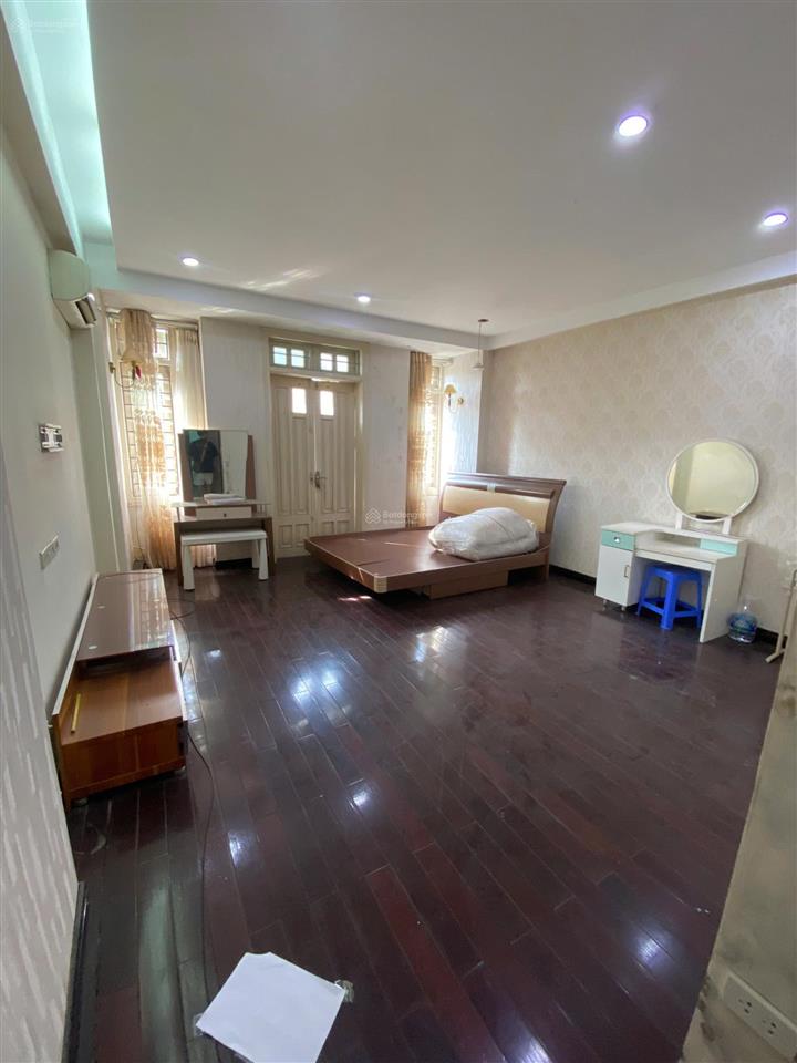 Cho thuê lk ngay nguyễn khuyến  văn quán. dt 85m2, 4t, full nội thất, vị trí thoáng, ô tô đỗ cửa