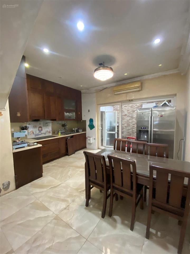 Cho thuê lk ngay nguyễn khuyến  văn quán. dt 85m2, 4t, full nội thất, vị trí thoáng, ô tô đỗ cửa