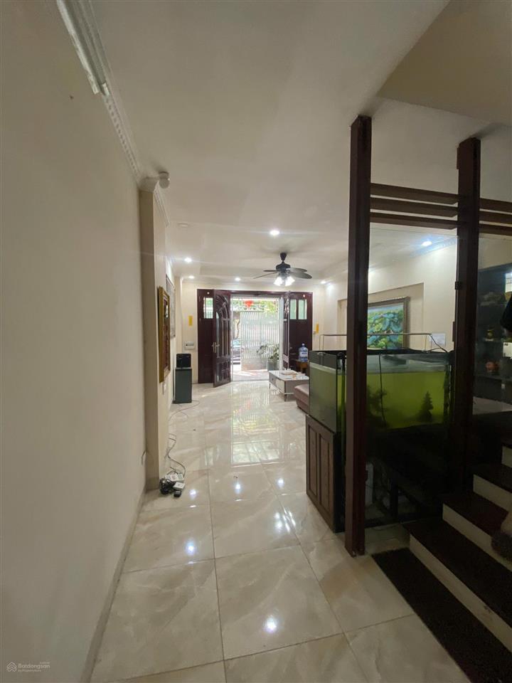 Cho thuê lk ngay nguyễn khuyến  văn quán. dt 85m2, 4t, full nội thất, vị trí thoáng, ô tô đỗ cửa