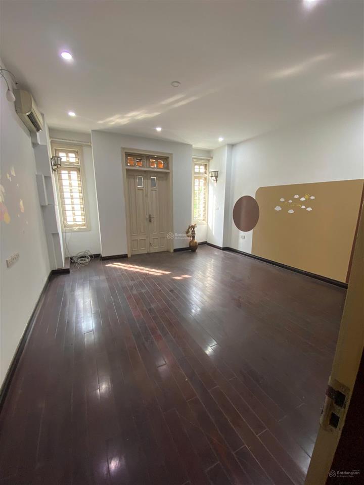 Cho thuê lk ngay nguyễn khuyến  văn quán. dt 85m2, 4t, full nội thất, vị trí thoáng, ô tô đỗ cửa
