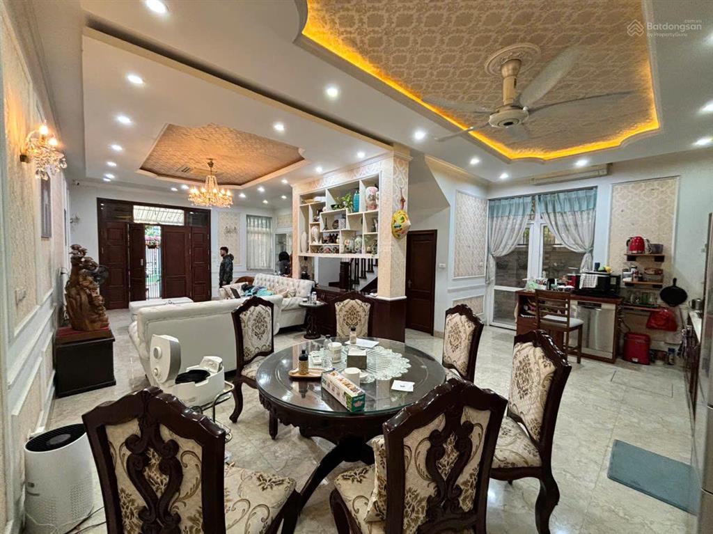 Cho thuê bt làng việt kiều châu âunguyễn văn lộc. dt 150m2, 4 tầng, full nội thất. phù hợp ở + vp
