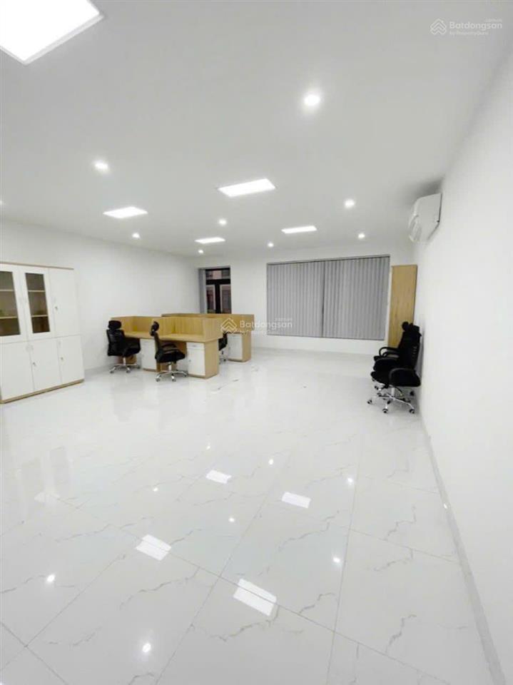 Cho thuê lk vinhomes hàm nghi  mỹ đình. dt 100m2, 5 tầng, thang máy. kinh doanh đẹp. giá cực rẻ