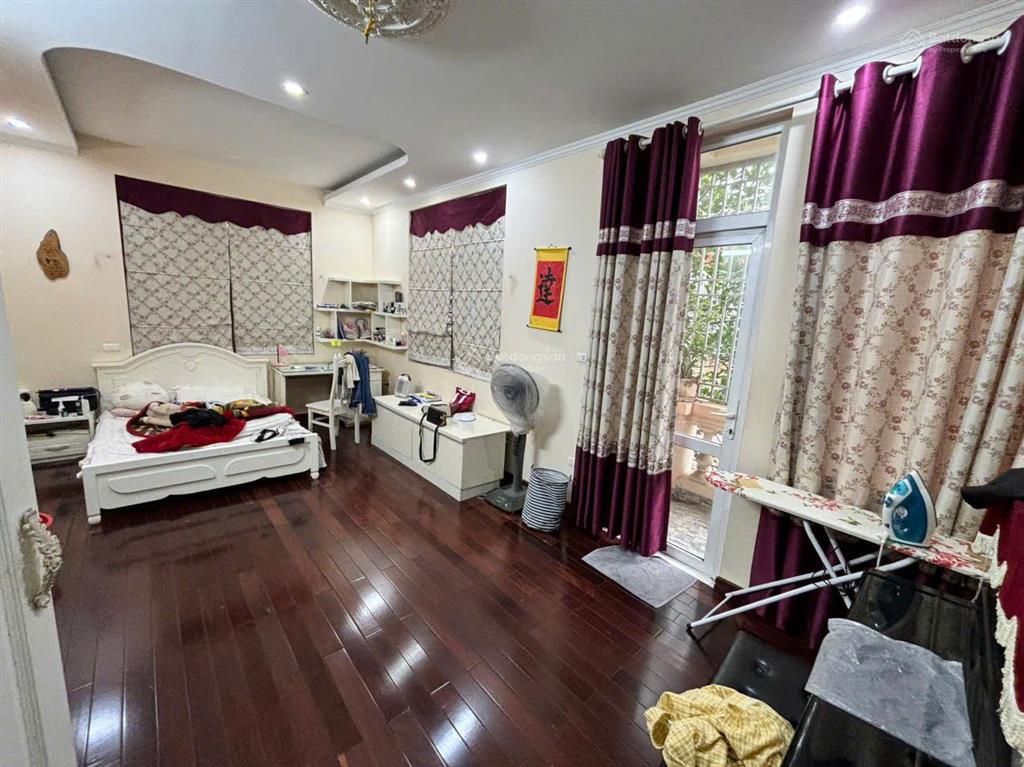 Cho thuê biệt thự làng việt kiều châu âu  mỗ lao. dt 160m2, 4 tầng, full nội thất. nhà đẹp giá rẻ