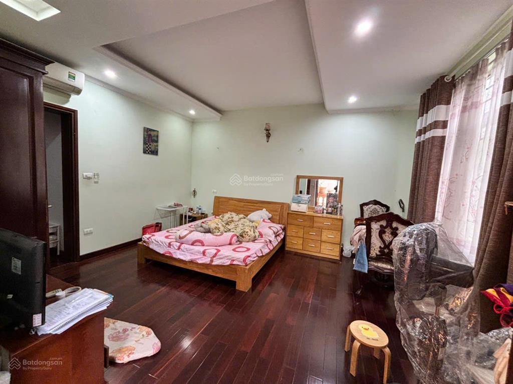 Cho thuê biệt thự làng việt kiều châu âu  mỗ lao. dt 160m2, 4 tầng, full nội thất. nhà đẹp giá rẻ