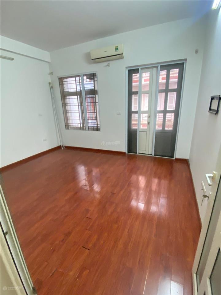 Cho thuê nhà riêng chiến thắng  văn quán. dt 75m2, 4 tầng, có nội thất, vị trí thoáng, ô tô đỗ cửa