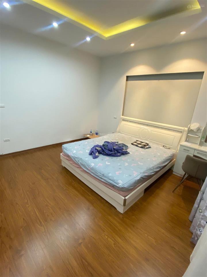 Cho thuê nhà riêng chiến thắng  văn quán. dt 75m2, 4 tầng, có nội thất, vị trí thoáng, ô tô đỗ cửa